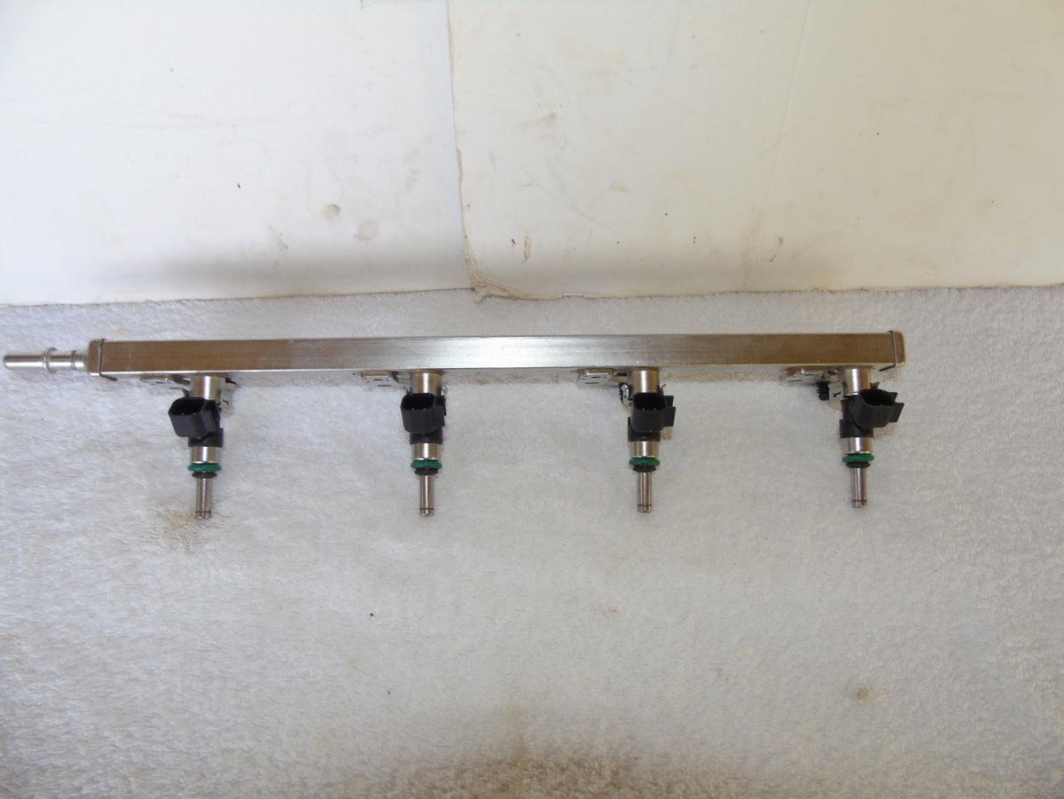 Polaris Slingshot SL SLR Fuel Rail With Fuel Injections OEM # 2521833 / 2521387