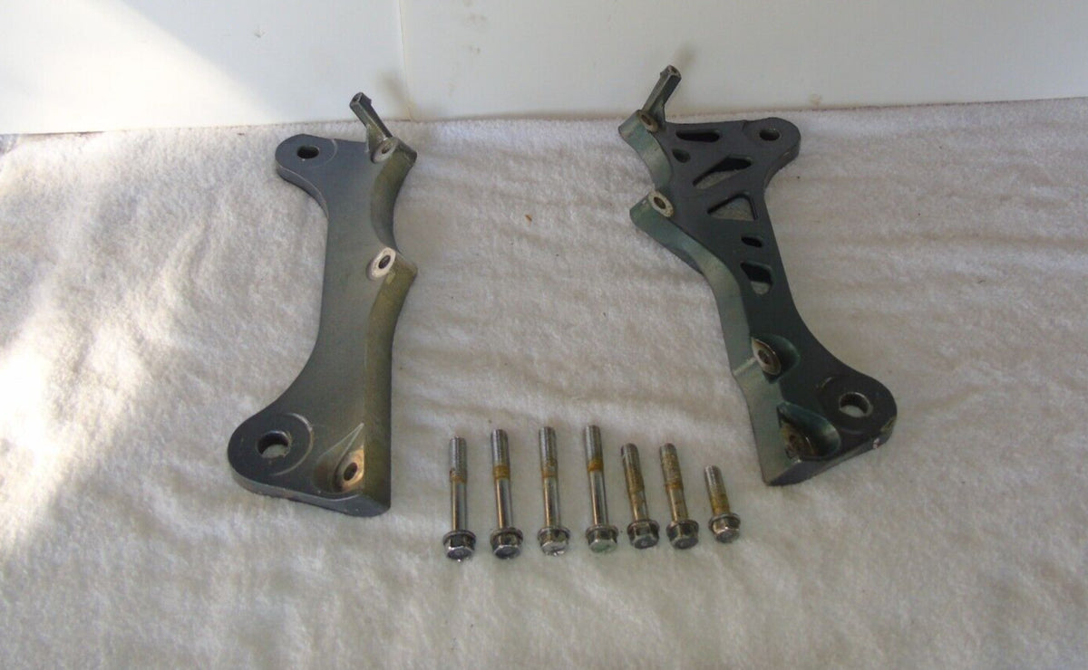 Yamaha Wave Runner 700 / 760 Engine Bracket Set 6R7-21415-01-94/6R7-21425-01-94